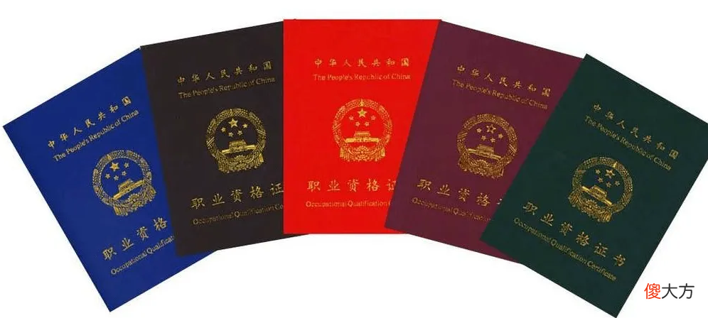 新修订的职业教育法中每年五月份的第二周为职业教育活动周，今年的活动周继续以