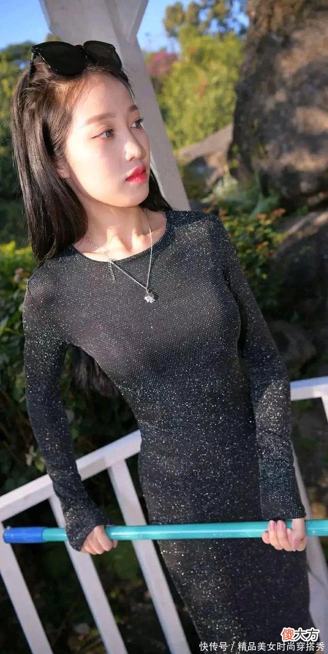 【就爱时尚】中年女性春季穿裙子，如何穿出高级感？看完博主的示范你也就会了