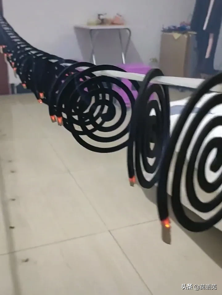 近日，一位网友每天晚上睡觉时，嫌蚊子特别地多也很烦