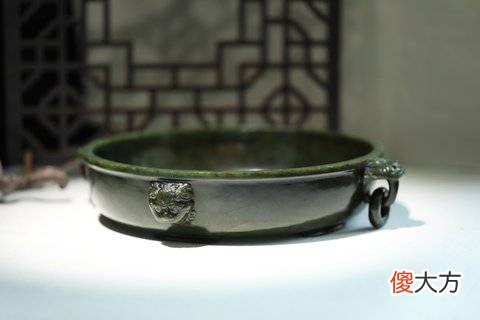 【历史故事】带你欣赏清代碧玉兽面双耳活环大水洗文房玉器