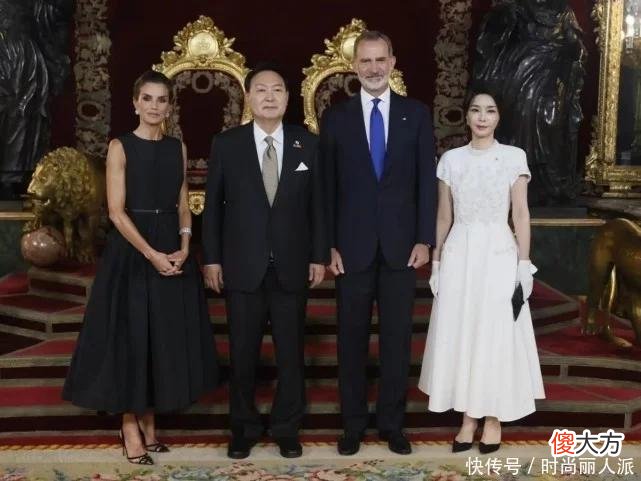 【时尚一点】韩国第一夫人有总统陪，气场大变！穿白裙参加国宴，整容脸变顺眼