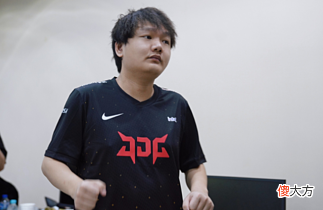 【游戏世界】拳打TES，脚踢EDG，LPL夏季赛“复仇者联盟队”诞生，369太励志了