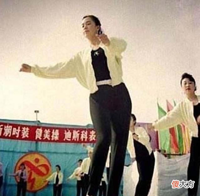 【历史故事】回望30年前的中国老照片：迪斯科十分时髦，黑白电视机还是奢侈品