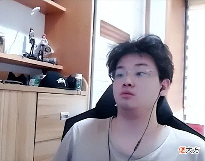 【游戏世界】王者官方又作妖,树叶被制裁到口吐白沫,气愤表示要投奔原神