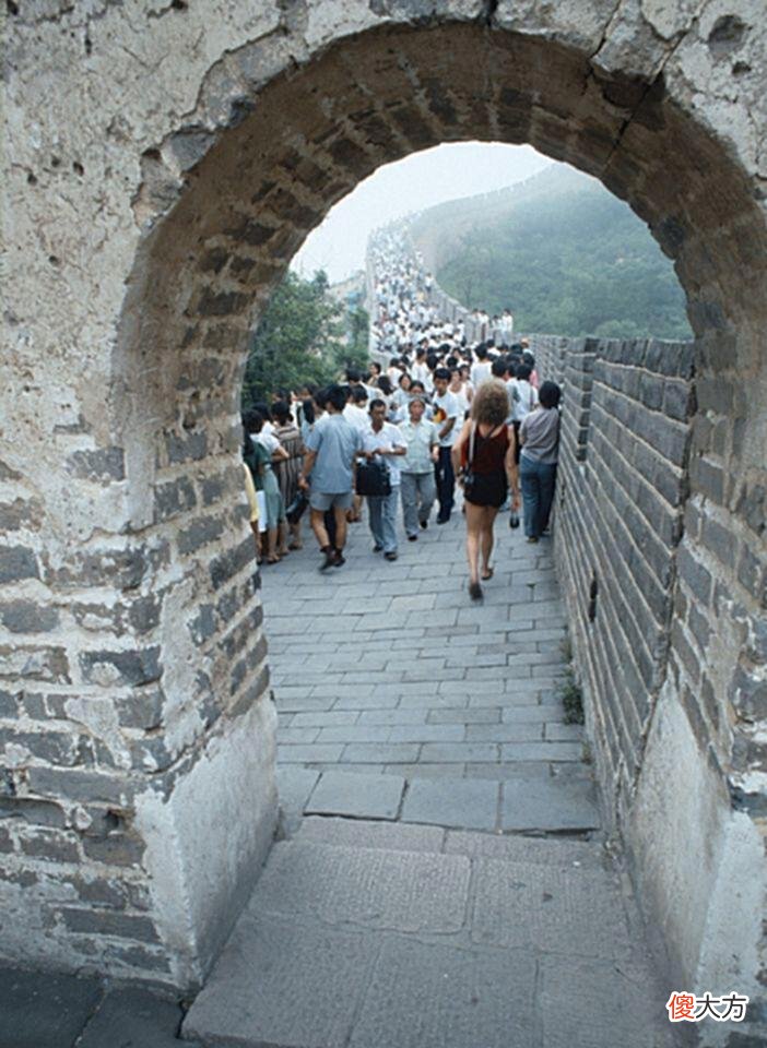 【历史故事】罕见老照片：80年代的长城，仍有不少断壁残垣