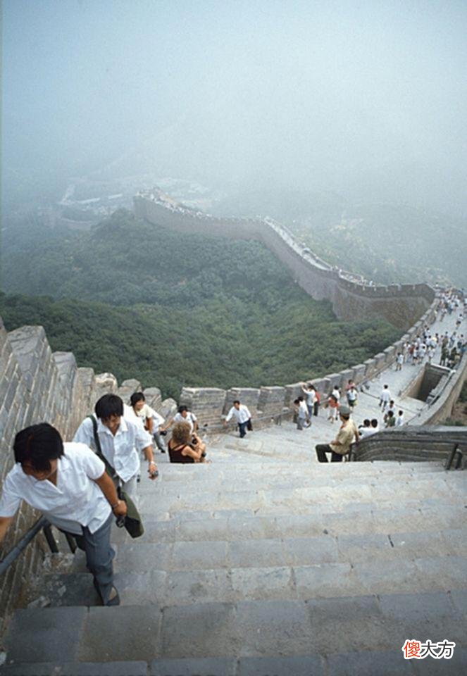 【历史故事】罕见老照片：80年代的长城，仍有不少断壁残垣