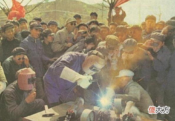 【历史故事】老照片：1978年的鞍山钢铁厂，钢铁工人们彼时的生活场景