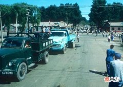 【历史故事】老照片：1978年的鞍山钢铁厂，钢铁工人们彼时的生活场景