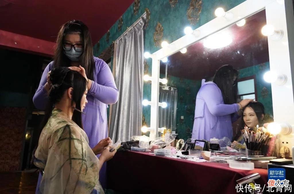 【就爱时尚】“95后”化妆师——在美妆中前行