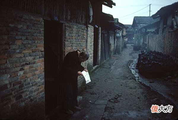 【历史故事】1974年中国真实老照片：新华书店，大街上的行人们，托儿所