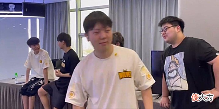 【游戏世界】狼队公开首发七人组,网友大胆提出一猜测,今屿与小胖同时上场