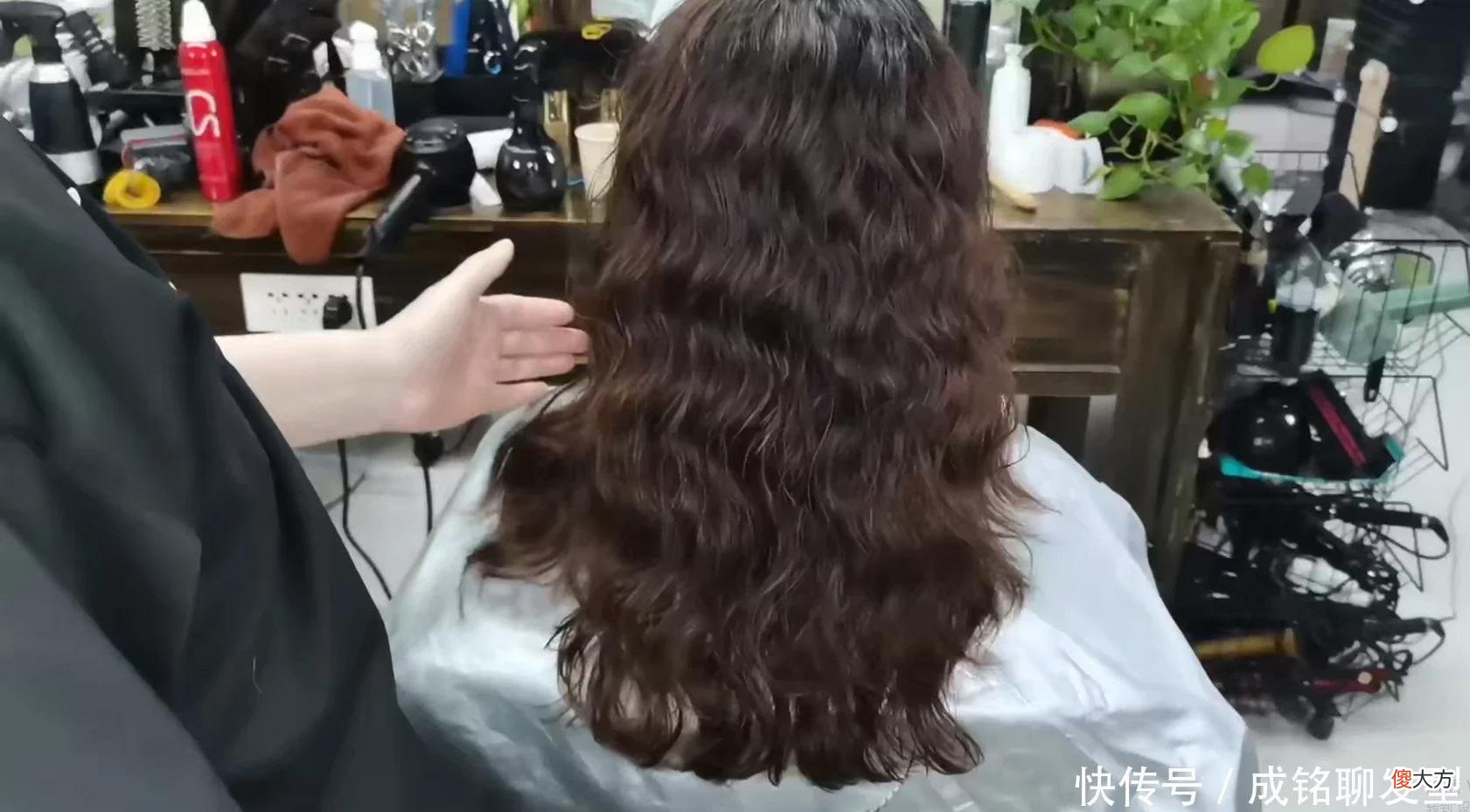 【就爱时尚】烫发后接着染发会影响卷度吗？肯定有影响，但这种影响是可控的