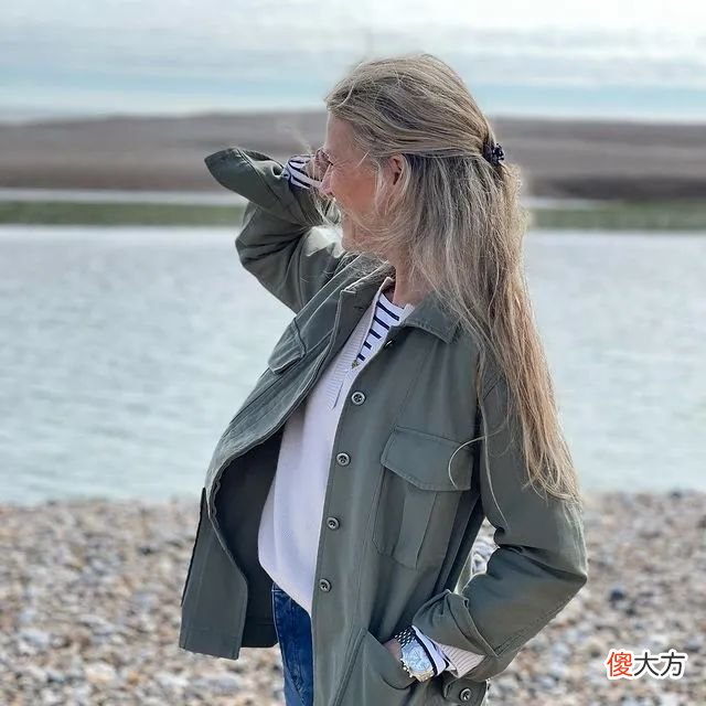 【时尚一点】50岁的衣柜里还可以有印花 有花边？做一个明媚可爱的妈妈｜博主推荐