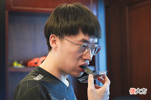 【游戏世界】BLG天价阵容联赛垫底，Bin成转会最大输家？OMG上单成LPL发明家