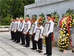 【爱历史】一场跨时空的相见 16位烈士画像交到亲属手中