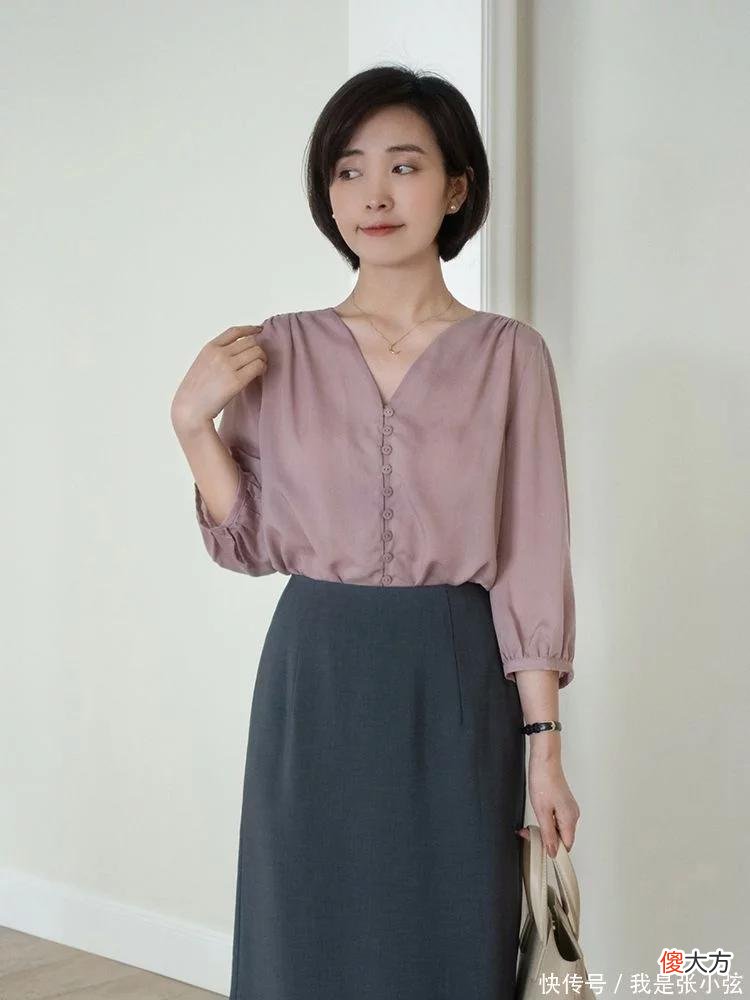 【就爱时尚】看到这位40岁博主才发现:中年女人穿“粉色”,原来可以这么高级