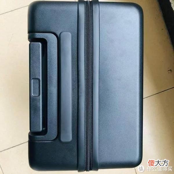 【时尚一点】时尚与科技的碰撞，地平线8号城市脉搏系列行李箱