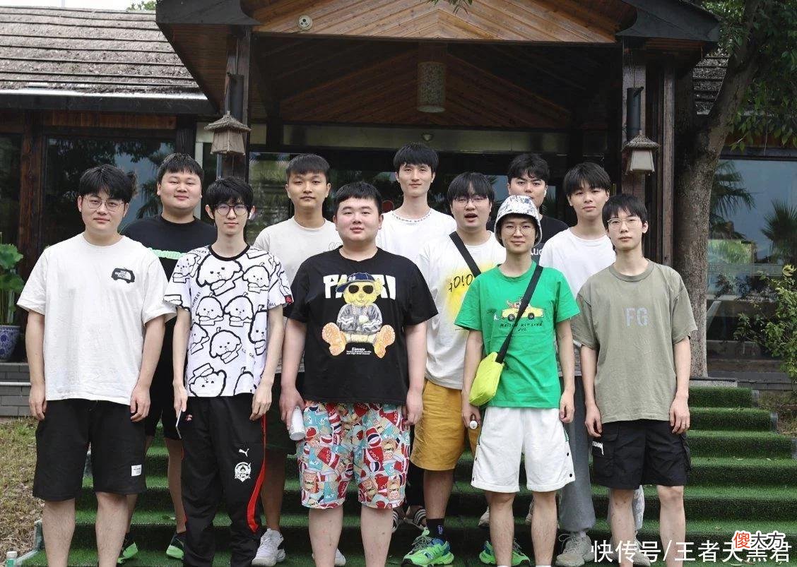 【游戏世界】KPL人气榜，AG一马当先，hero紧随其后，狼队一般，XYG差得很远