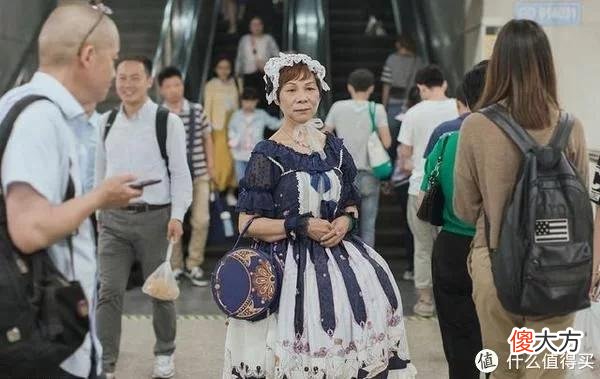 【时尚一点】80岁也可以穿Lolita！什么样的年龄穿什么样的衣服真的对吗？