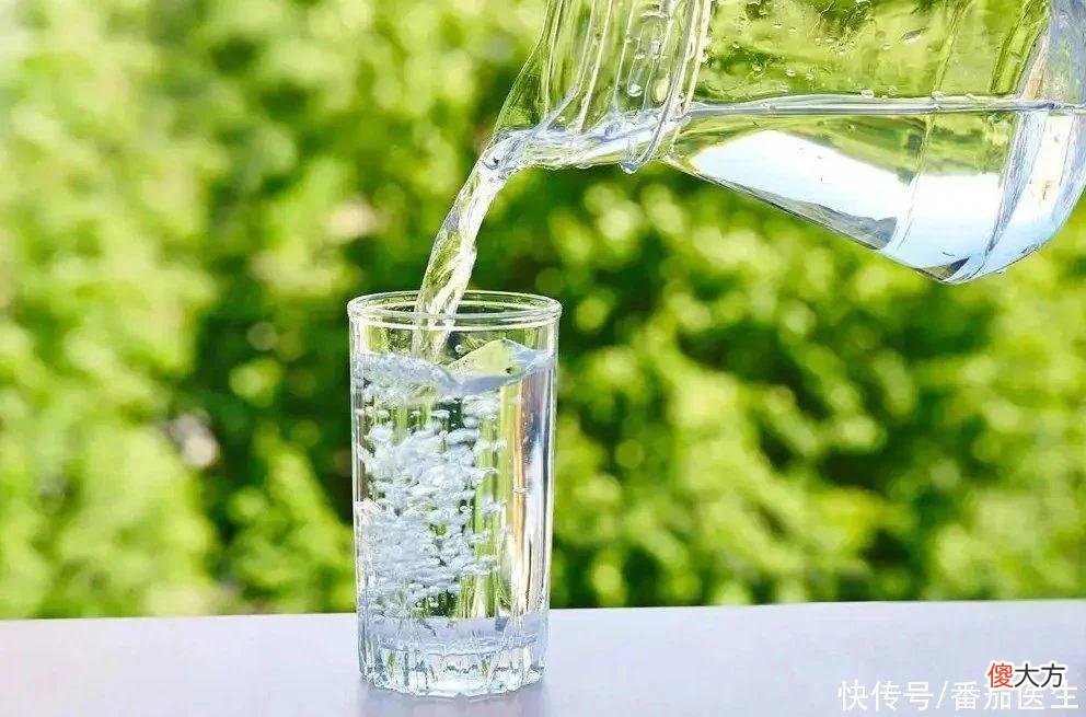 【就爱时尚】精致女人是“养”出来的，坚持做好这5件事，让你变得漂亮有气质