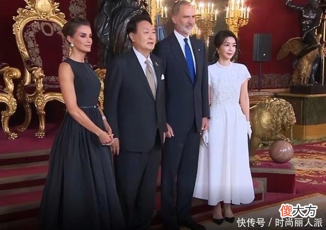 【时尚一点】韩国第一夫人首亮相就大抢风头！穿白裙成晚宴花魁，终于扳回一成