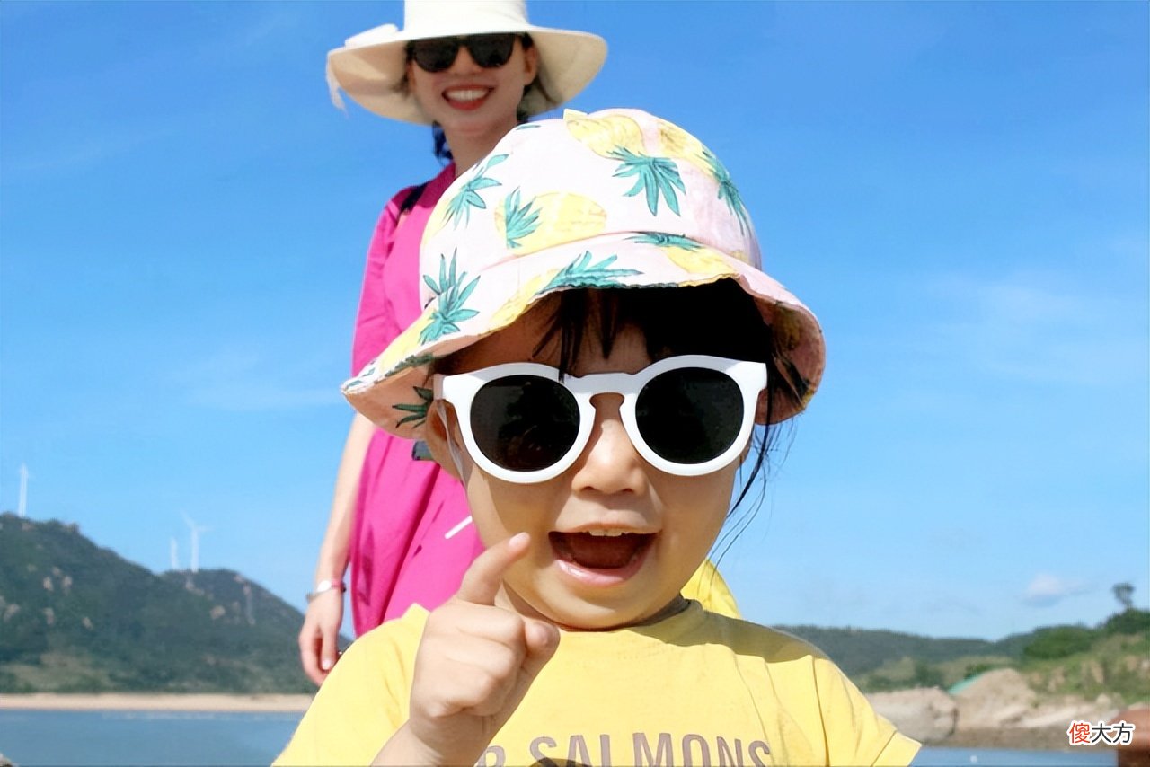 儿童近视率年年攀升，除了电子产品，家长6个举动更损伤孩子视力