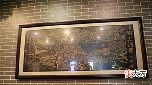 【历史故事】安徽小伙修脚30年,刮下万人脚皮作画,因花纹独特被富豪20万买走