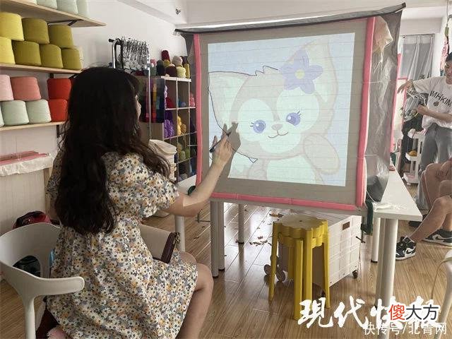 【时尚一点】年轻人爱上“搞毛线”，Tufting你玩过吗？