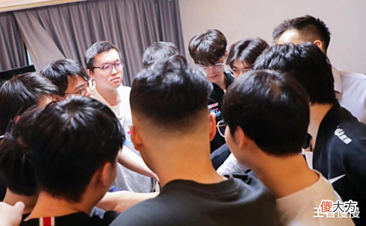 【游戏世界】Bin凌晨五点还在训练,BLG2-1击败IG,北枫:状态确实有所回暖
