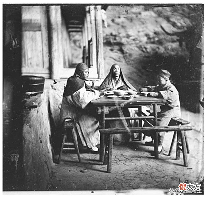 【历史故事】历史老照片：扎着辫子的广州小学生