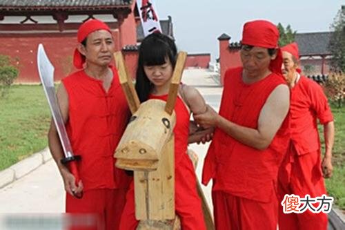 【历史故事】古代押运的女囚犯，来回足足数千里路，为何衙役们还争着要去