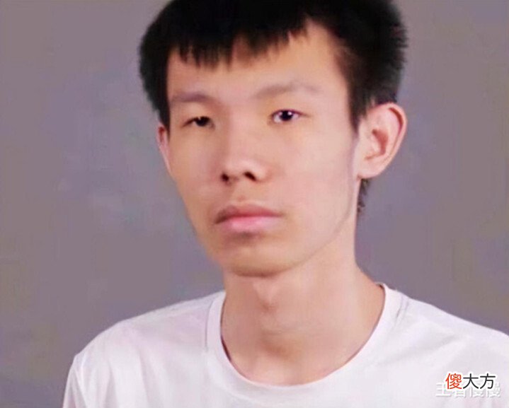 【游戏迷】张嘉文搞笑名场面,男枪“脏线”后拿下五杀,随手点投降全员通过