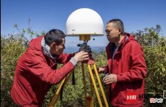 光雾山高度顶测量队员解析：登顶测量精度更高 误差不到10厘米