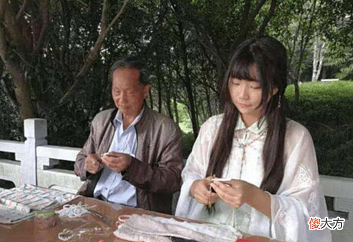 【爱历史】清朝皇后佩戴的通草花,全国只剩两位八旬老翁会做,技艺面临失传
