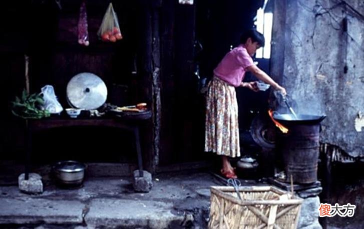 【爱历史】90年代的重庆老照片：图2已翻天覆地，图5让人“垂涎欲滴”