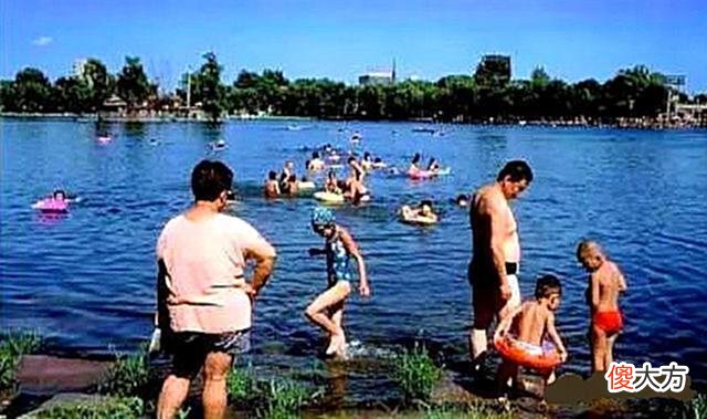 【爱历史】罕见珍贵老照片，原来90年代的老北京是这样的，跟现在差别真大