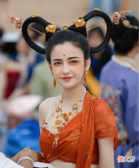 【爱历史】《嫡女盛妆》一朝穿成相府嫡女,被太子宠上天,9.8分超好看