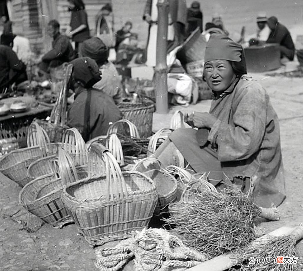 【爱历史】老照片：美国飞虎队不远万里来中国抗日，甜美女孩夹道热烈欢迎！