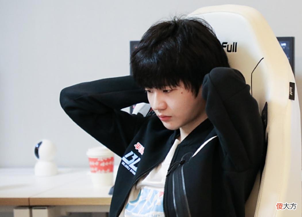 【游戏迷】LPL夏季赛：BLG1:2EDG，Bin船长身败名裂，Doggo连装备都不会出？