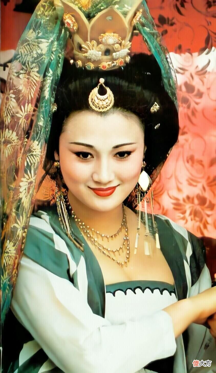 【时尚一点】以前的宫廷剧真的很好看!现在有的宫廷剧拍得像皇帝要破产一样