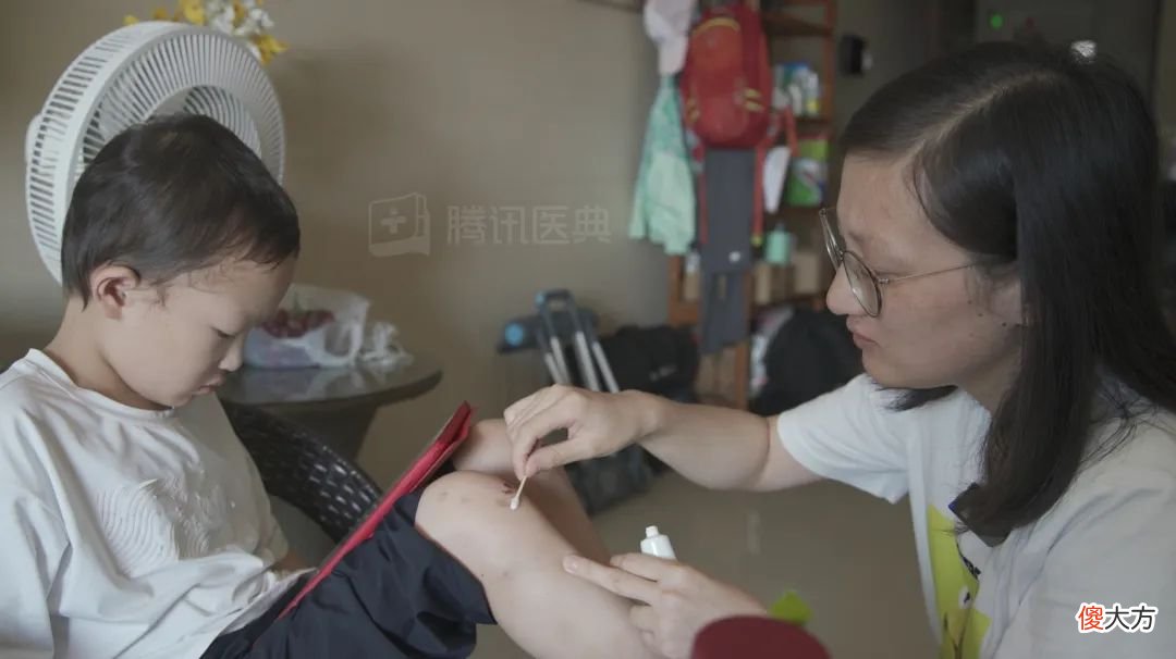 7岁女儿患上“儿童癌症之王”，妈妈用“快乐疗法”陪她闯关