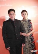 【就爱时尚】郭晶晶美得很低调，穿碎花裙贵气不奢华，难怪霍启刚倾心
