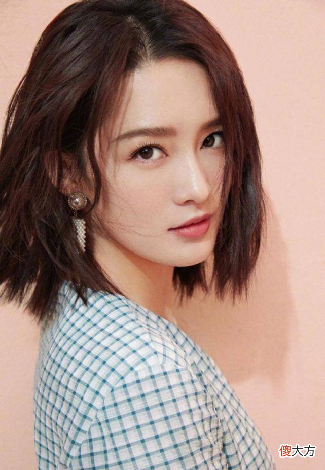 【时尚一点】李沁的意境照就很美，不是故意流露