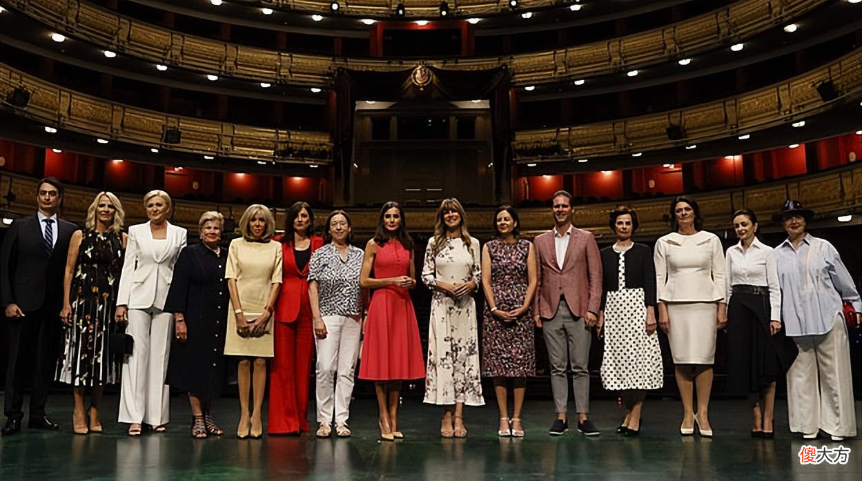 【时尚一点】峰会最后一天夫人们放大招!布丽吉特手臂皱巴巴,身材却不输莱后