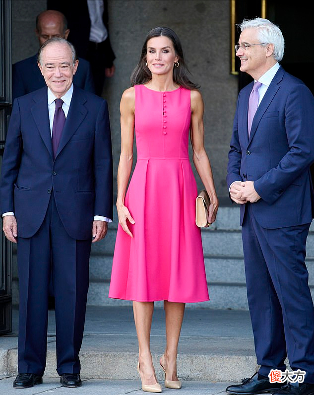 【时尚一点】峰会最后一天夫人们放大招!布丽吉特手臂皱巴巴,身材却不输莱后