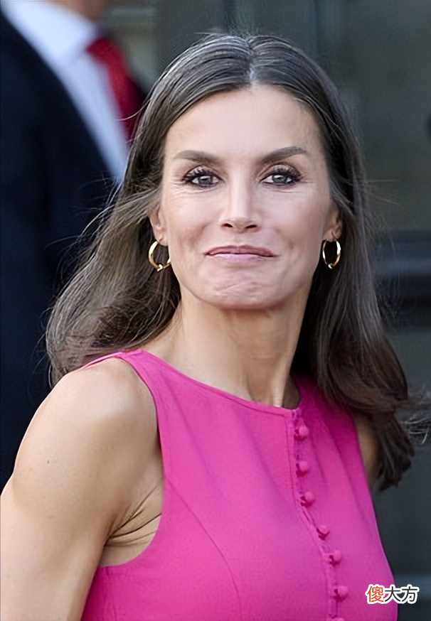 【时尚一点】峰会最后一天夫人们放大招!布丽吉特手臂皱巴巴,身材却不输莱后