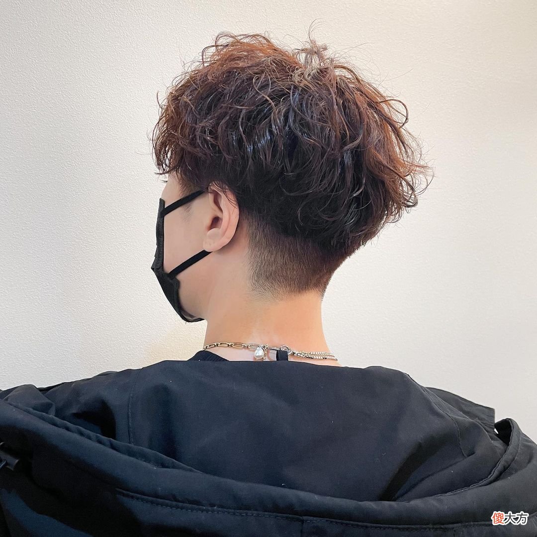【时尚一点】最火发型有哪些？剪短烫烫错不了，效果让人很满意