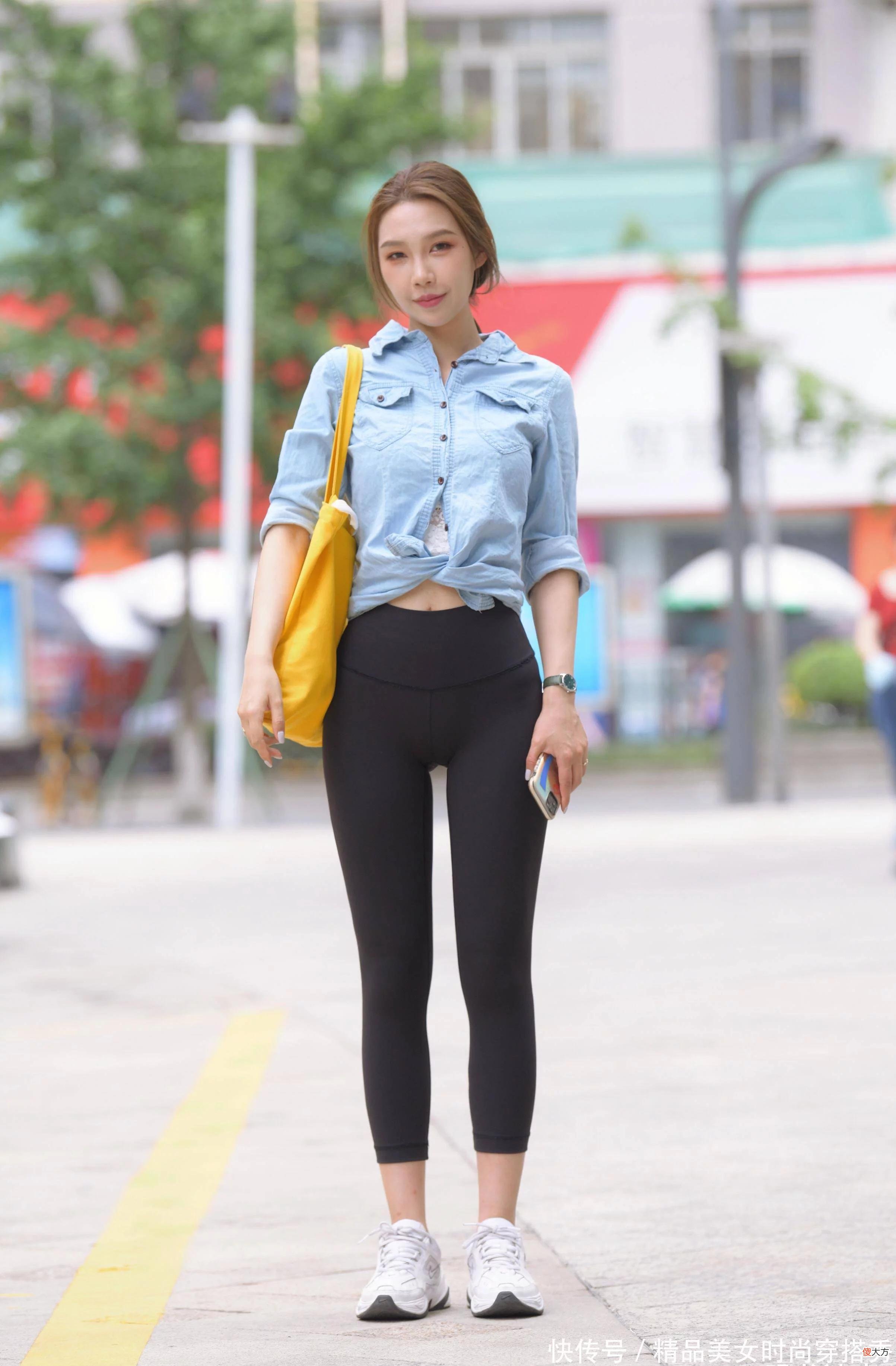 【时尚一点】身材曼妙的美女小姐姐，穿瑜伽裤的样子，展现出满满的青春活力