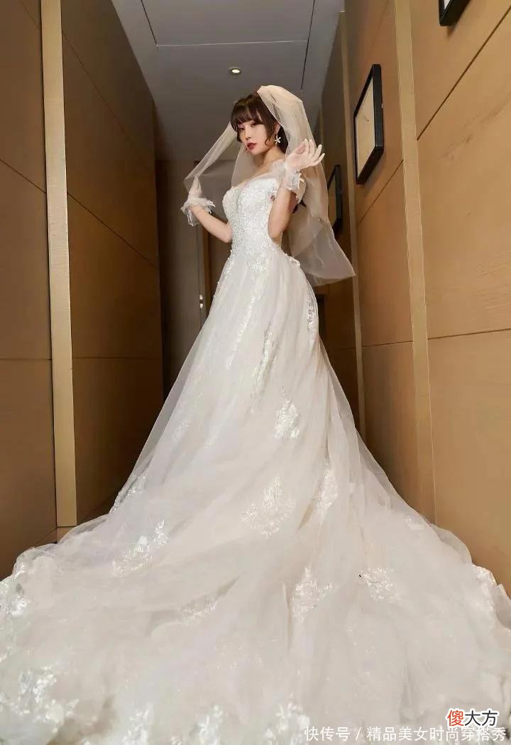 【时尚一点】美女们穿上了婚纱，是嫁给了金钱，嫁给了爱情，还是嫁给了老实人