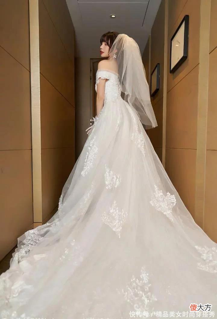 【时尚一点】美女们穿上了婚纱，是嫁给了金钱，嫁给了爱情，还是嫁给了老实人